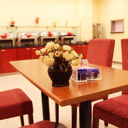 Hanting Express Shanghai Jinqiao Middle Yanggao Road Exterior foto